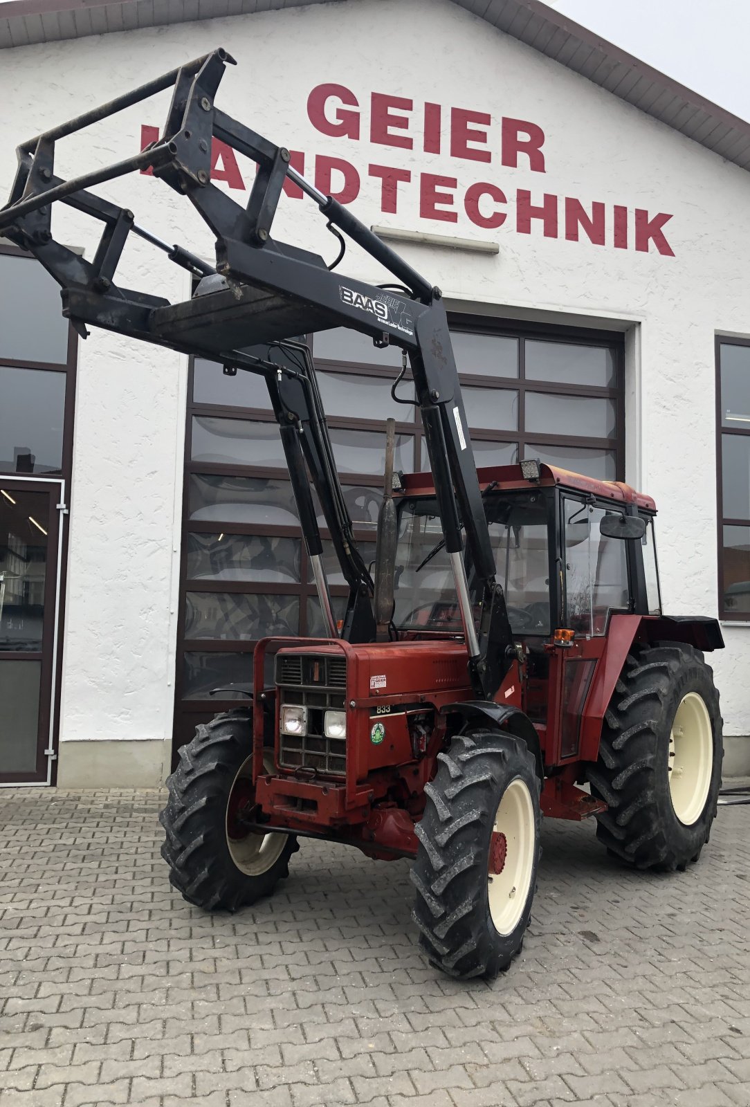 Traktor du type IHC 833, Gebrauchtmaschine en Bodenkirchen (Photo 1)