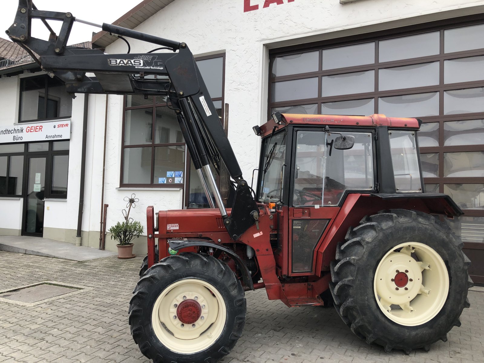 Traktor van het type IHC 833, Gebrauchtmaschine in Bodenkirchen (Foto 2)