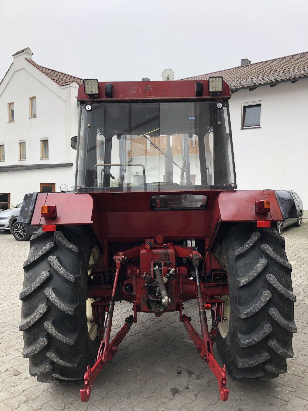 Traktor du type IHC 833, Gebrauchtmaschine en Bodenkirchen (Photo 4)