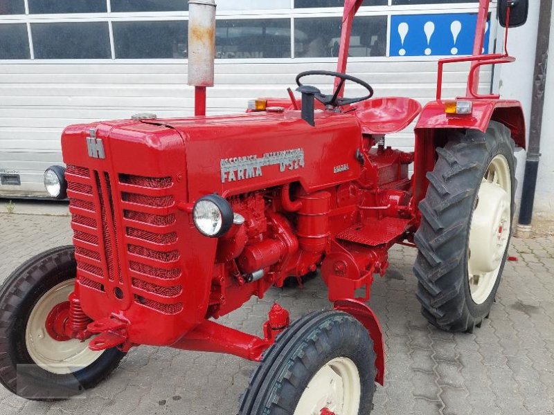 Traktor des Typs IHC D 324, Gebrauchtmaschine in Kleinlangheim - Atzhausen (Bild 1)