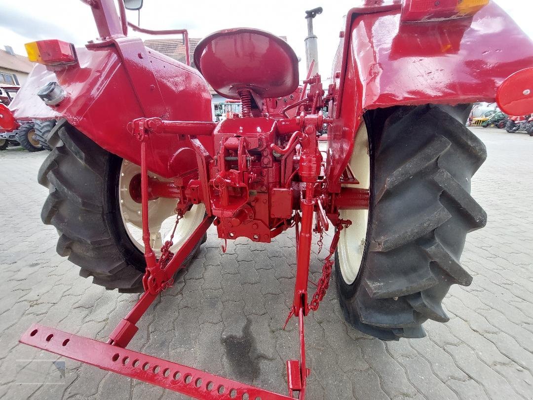 Traktor du type IHC D 324, Gebrauchtmaschine en Kleinlangheim - Atzhausen (Photo 7)