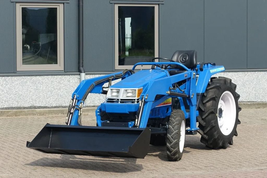 Traktor van het type Iseki Landhope TU240 4wd / 00990 Draaiuren / Voorlader, Gebrauchtmaschine in Swifterband (Foto 1)