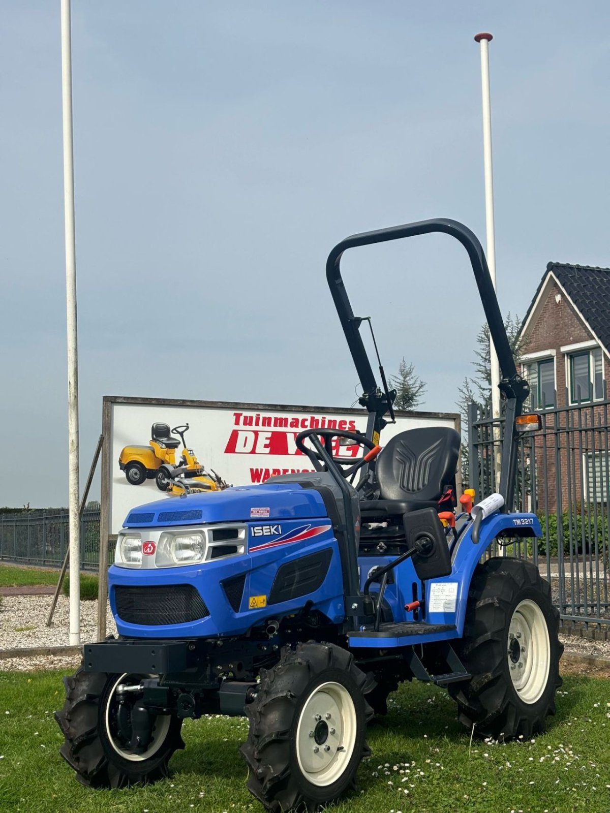 Traktor of the type Iseki Tm3217, Gebrauchtmaschine in Wadenoijen (Picture 1)