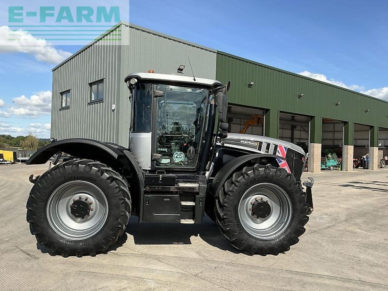 Traktor of the type JCB 4220 fastrac *25th year edition tractor (st20954), Gebrauchtmaschine in SHAFTESBURY (Picture 2)