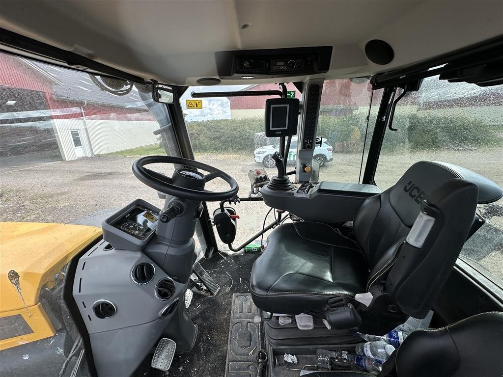 Traktor typu JCB 4220 Fastrac, Gebrauchtmaschine w Nykøbing Falster (Zdjęcie 4)