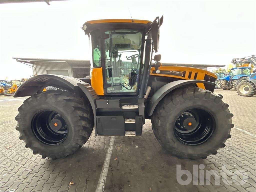 Traktor typu JCB 4220 Fastrac, Gebrauchtmaschine w Düsseldorf (Zdjęcie 4)