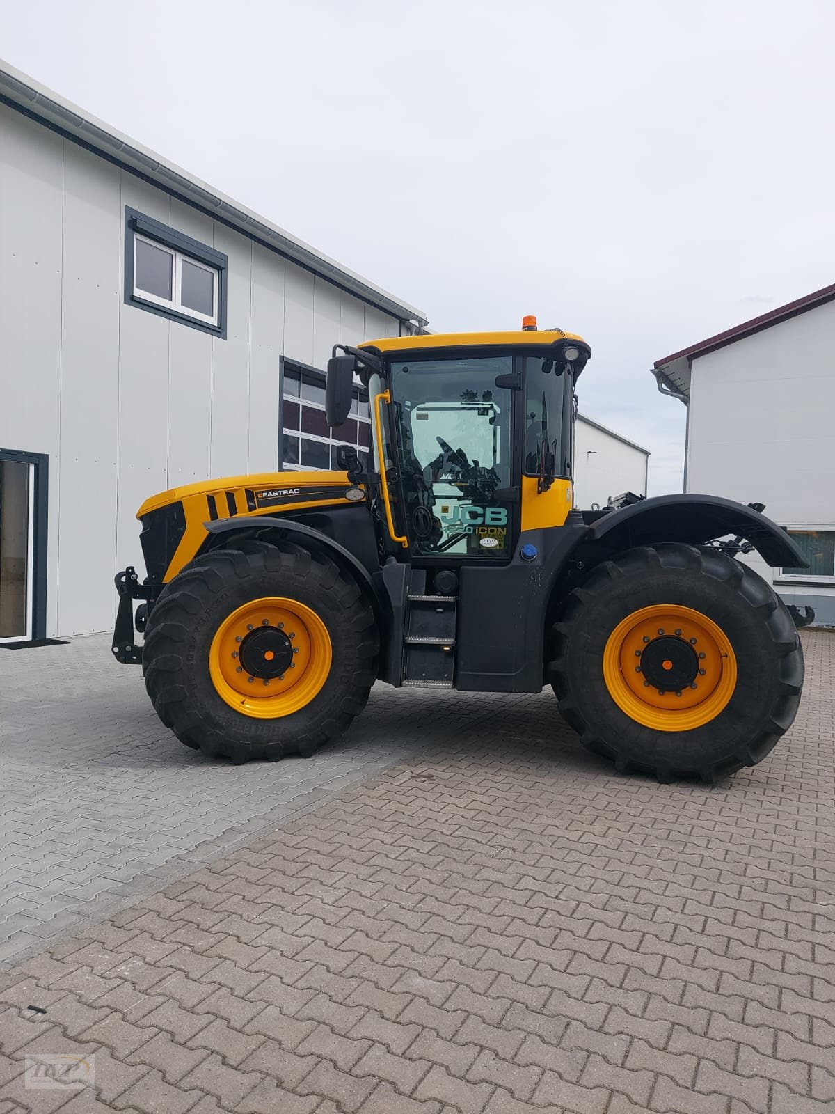 Traktor of the type JCB 4220 I-CON Demomaschine, Gebrauchtmaschine in Pegnitz (Picture 1)