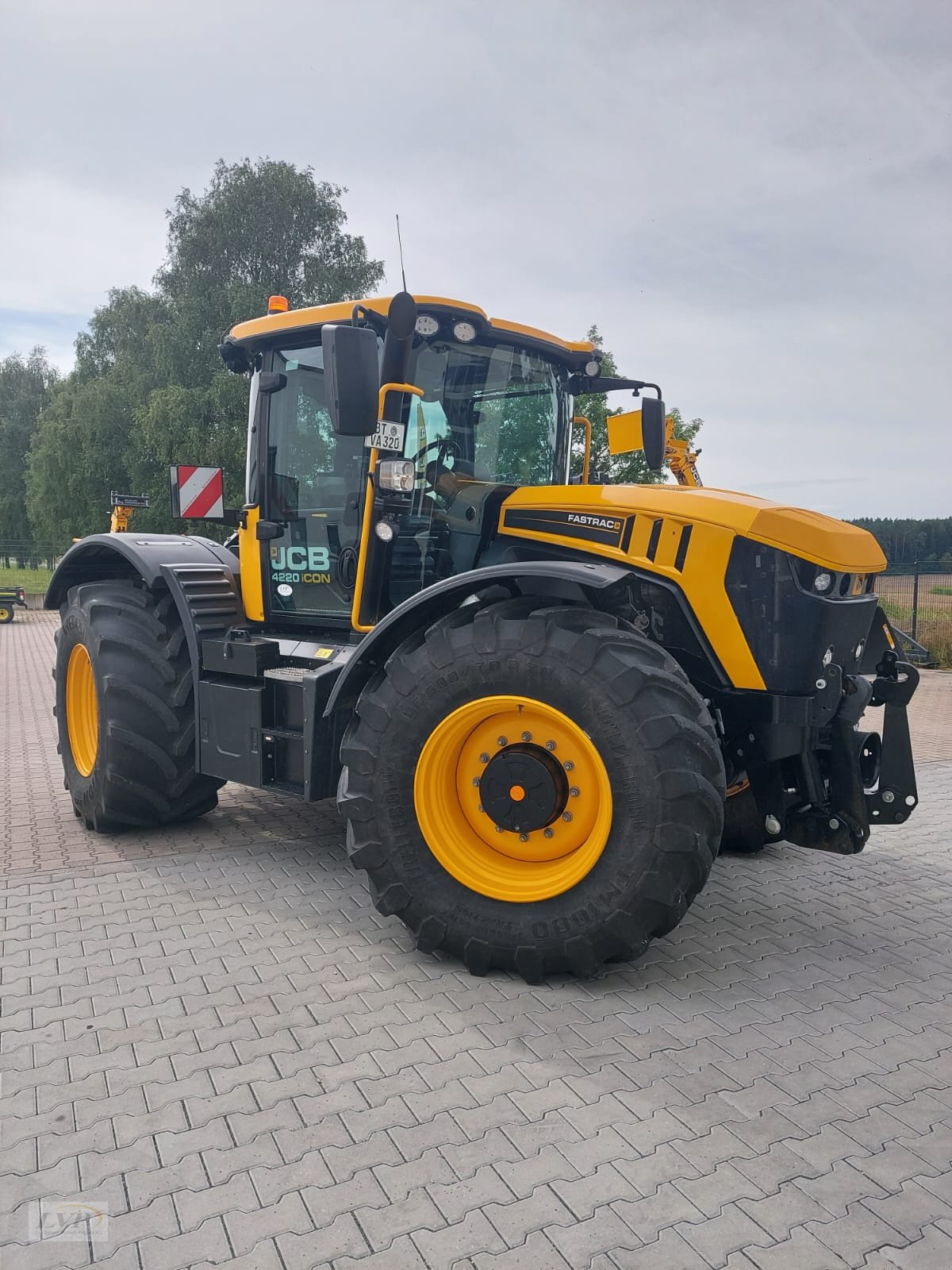 Traktor del tipo JCB 4220 I-CON Demomaschine, Gebrauchtmaschine en Pegnitz (Imagen 4)