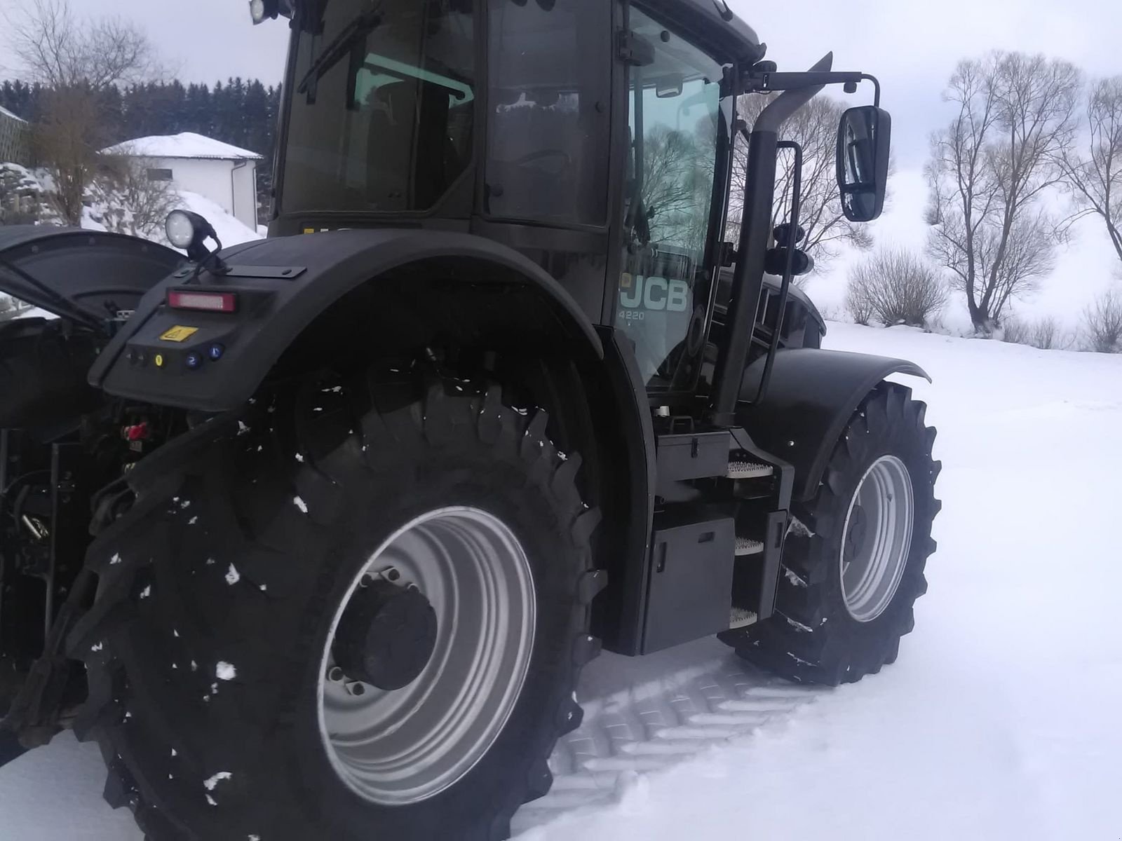 Traktor des Typs JCB 4220, Gebrauchtmaschine in Traberg (Bild 3)