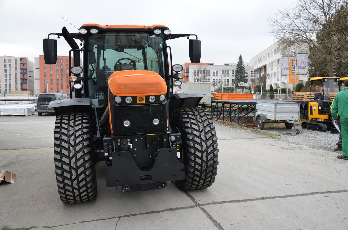 Traktor of the type JCB 4220, Neumaschine in Wien (Picture 3)