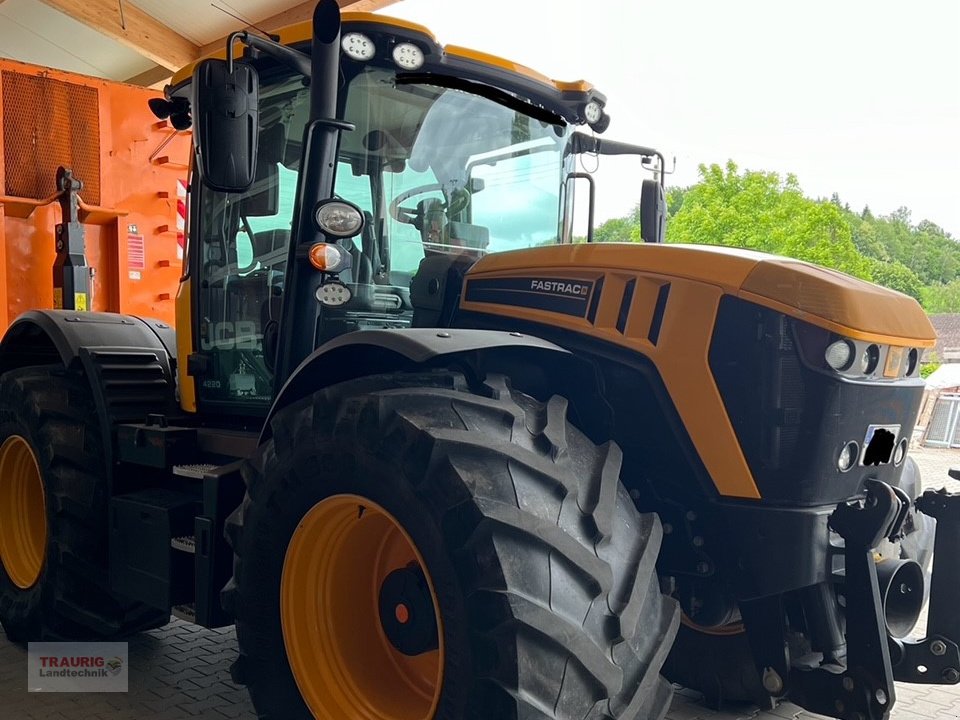 Traktor des Typs JCB 4220, Gebrauchtmaschine in Mainburg/Wambach (Bild 2)