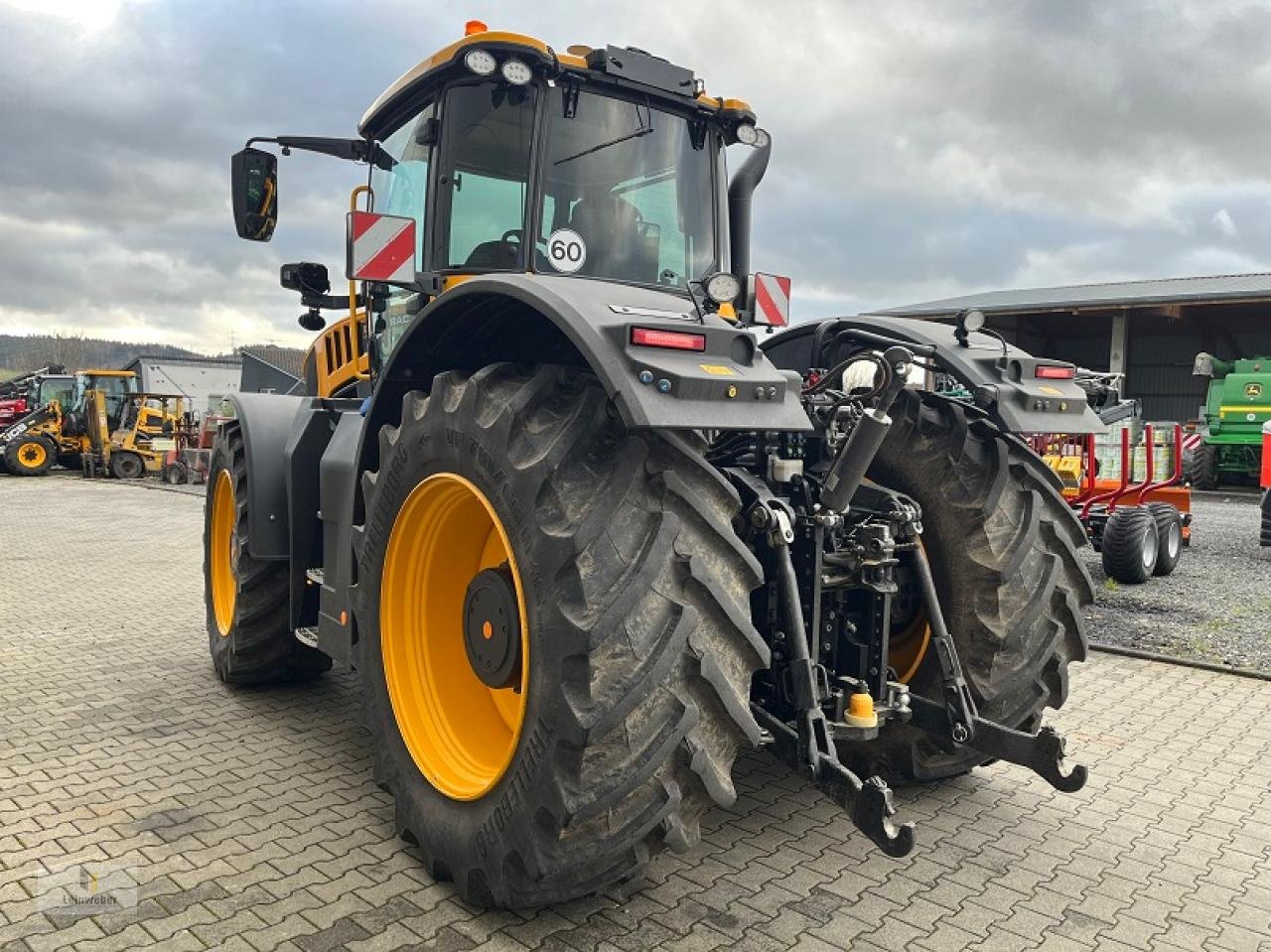 Traktor Türe ait JCB 8330 Fastrac iCON, Gebrauchtmaschine içinde Neuhof - Dorfborn (resim 4)