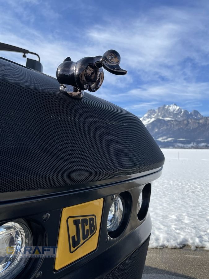 Traktor типа JCB 8330, Vorführmaschine в St. Johann in Tirol (Фотография 3)