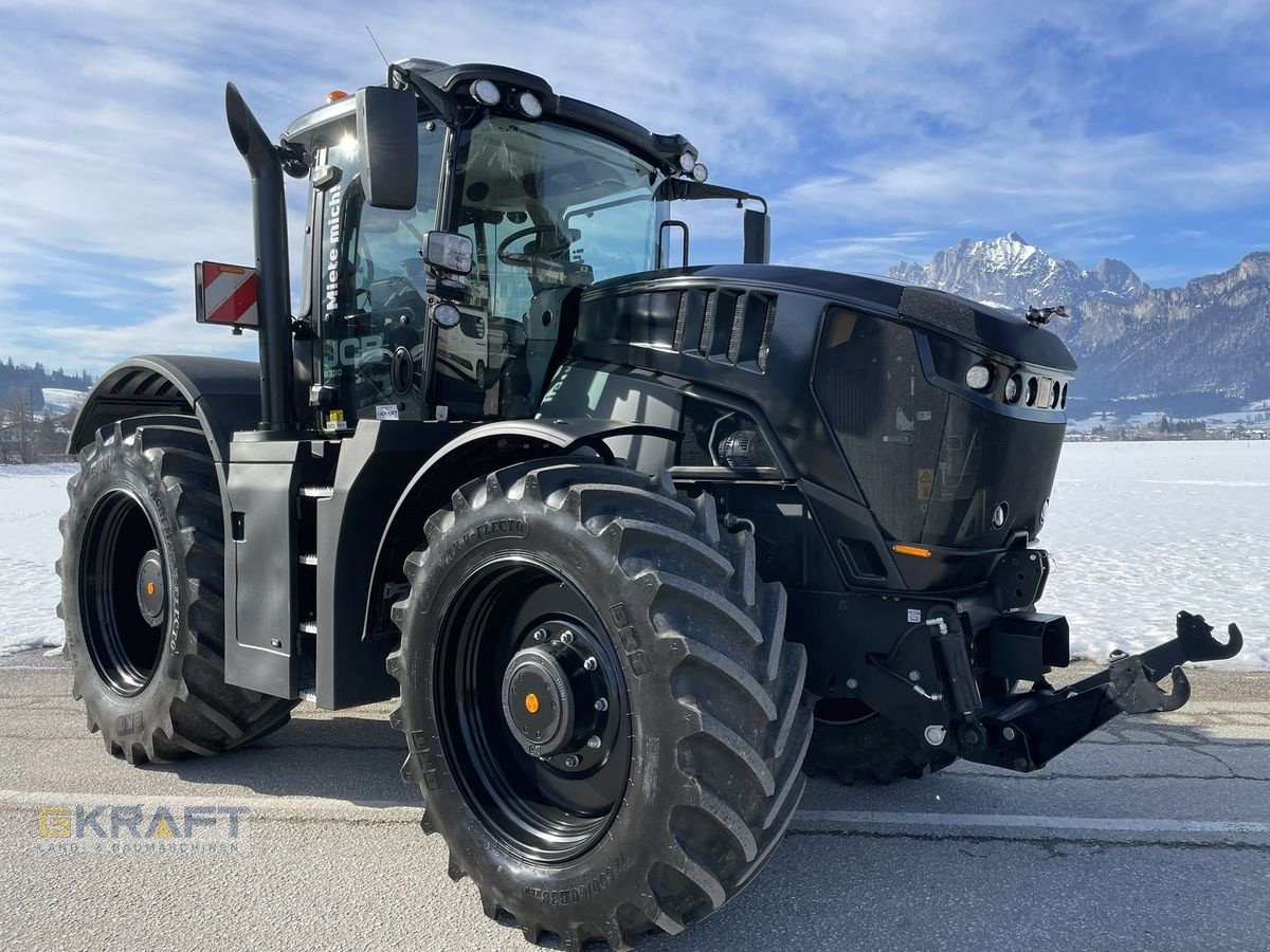 Traktor typu JCB 8330, Vorführmaschine v St. Johann in Tirol (Obrázek 1)