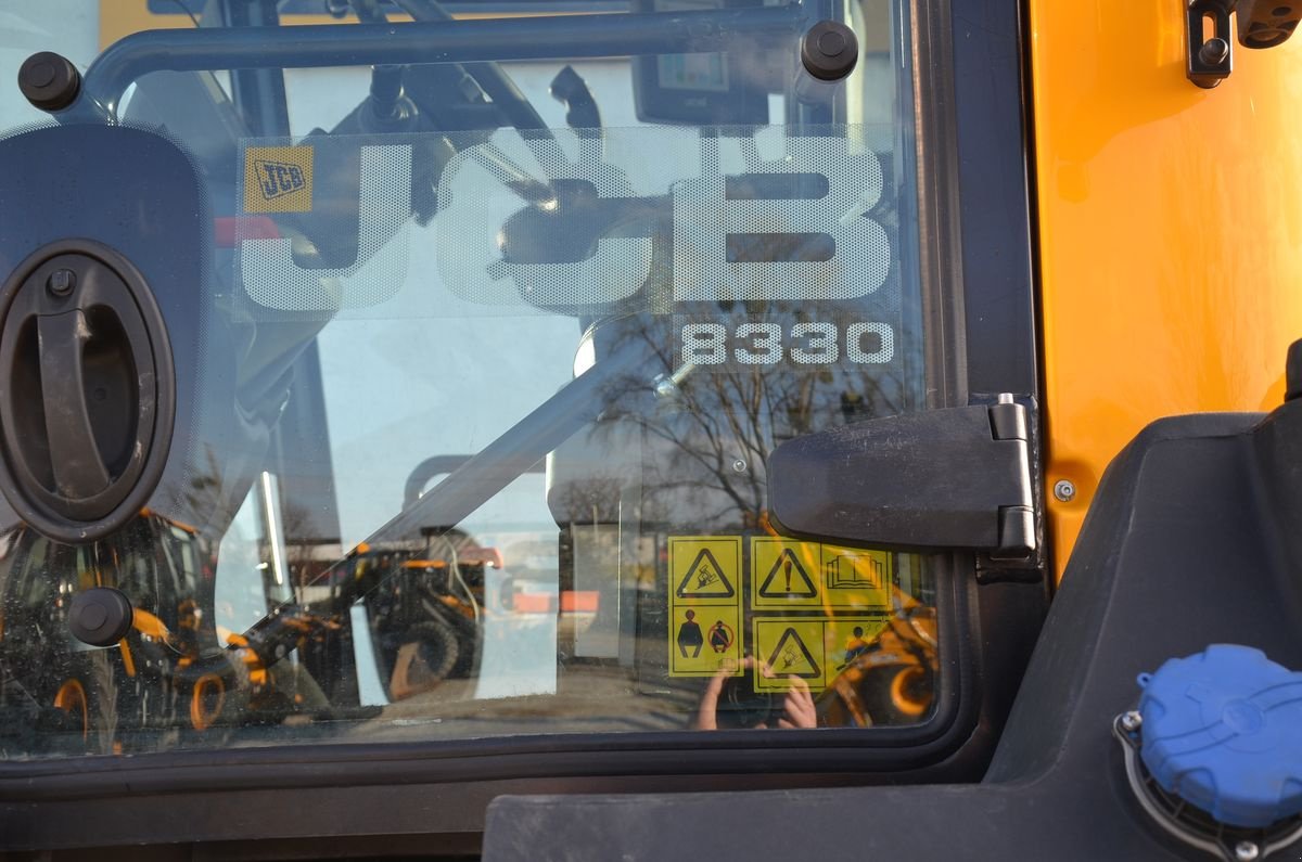 Traktor of the type JCB 8330, Vorführmaschine in Wien (Picture 8)