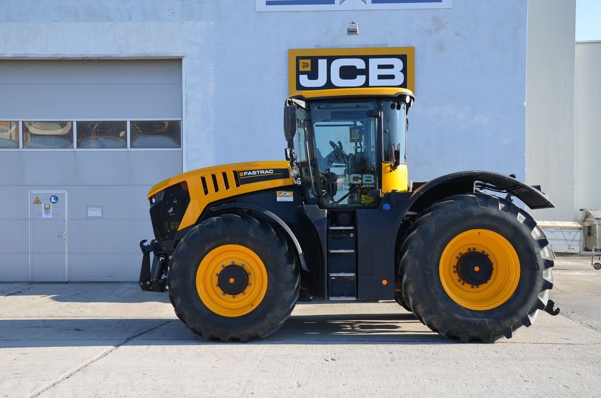 Traktor of the type JCB 8330, Vorführmaschine in Wien (Picture 18)