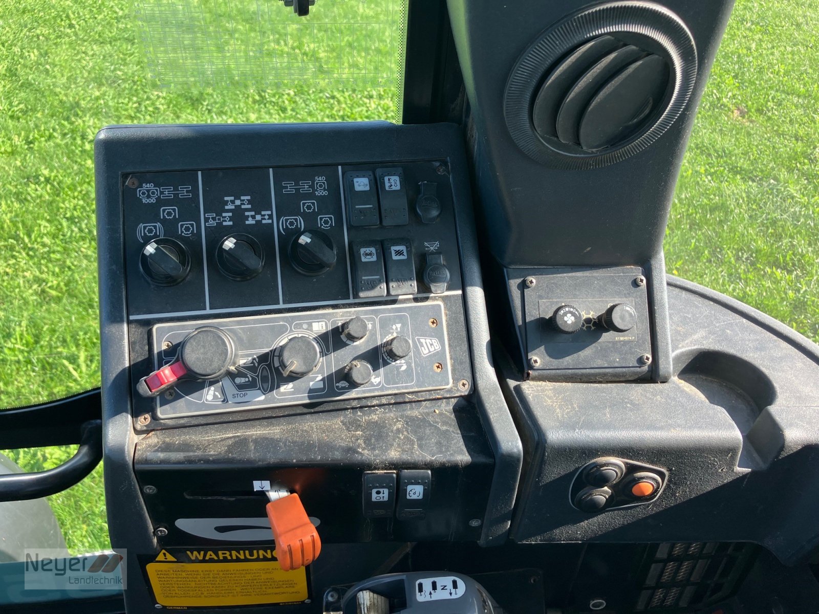 Traktor du type JCB Fastrac 2155 4WS, Gebrauchtmaschine en Bad Waldsee Mennisweiler (Photo 11)