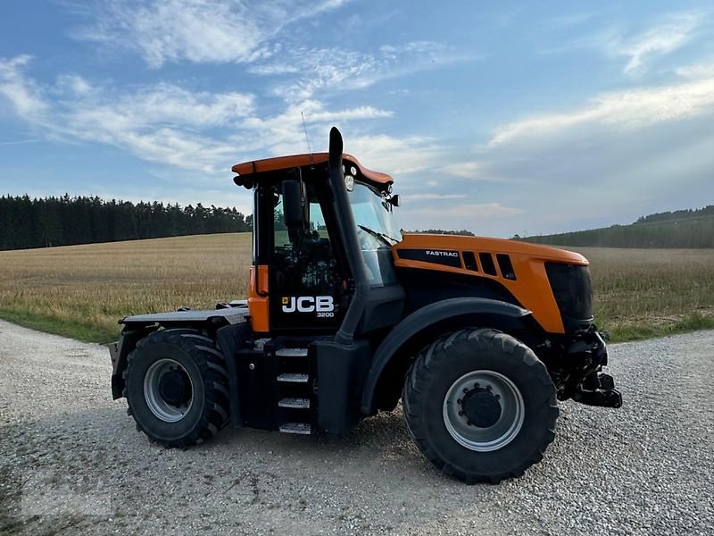 Traktor des Typs JCB Fastrac 3200 XTRA Sisu, Gebrauchtmaschine in Pfeffenhausen (Bild 5)