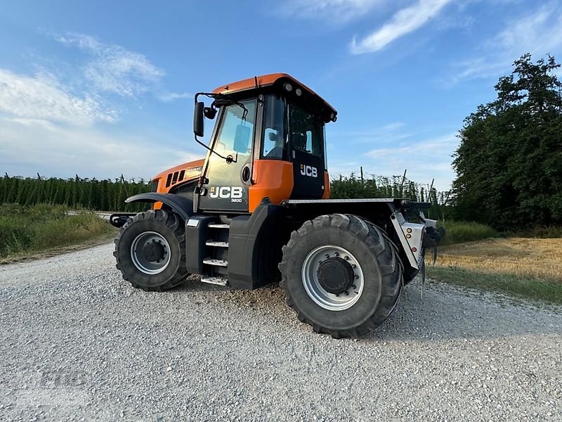 Traktor des Typs JCB Fastrac 3200 XTRA Sisu, Gebrauchtmaschine in Pfeffenhausen (Bild 10)