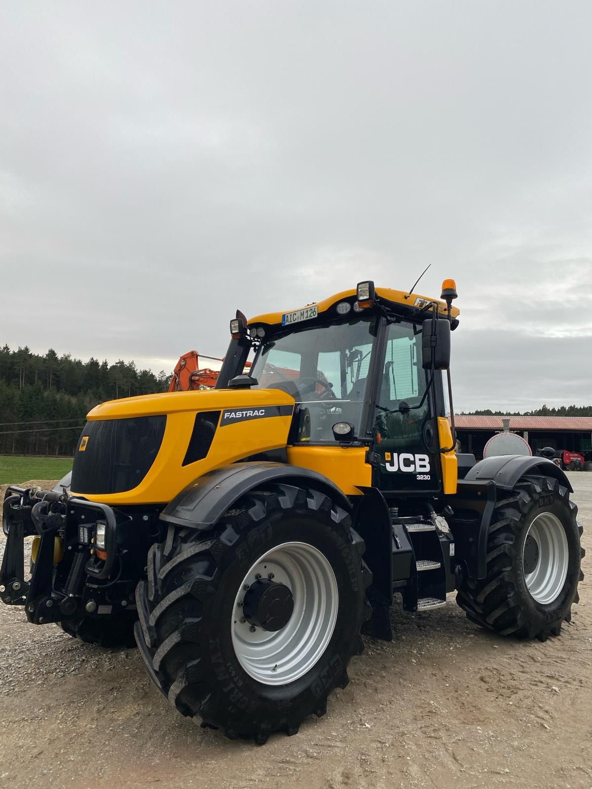 Traktor του τύπου JCB Fastrac 3230-80 Plus, Gebrauchtmaschine σε Hollenbach (Φωτογραφία 2)