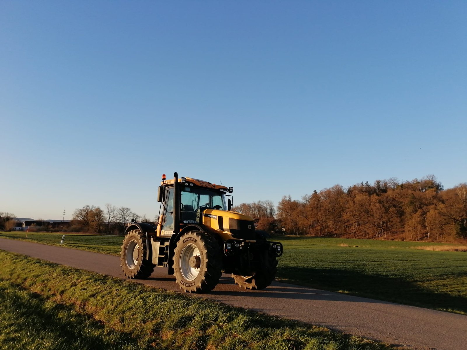 Traktor типа JCB Fastrac 3230, Gebrauchtmaschine в Burgheim (Фотография 1)