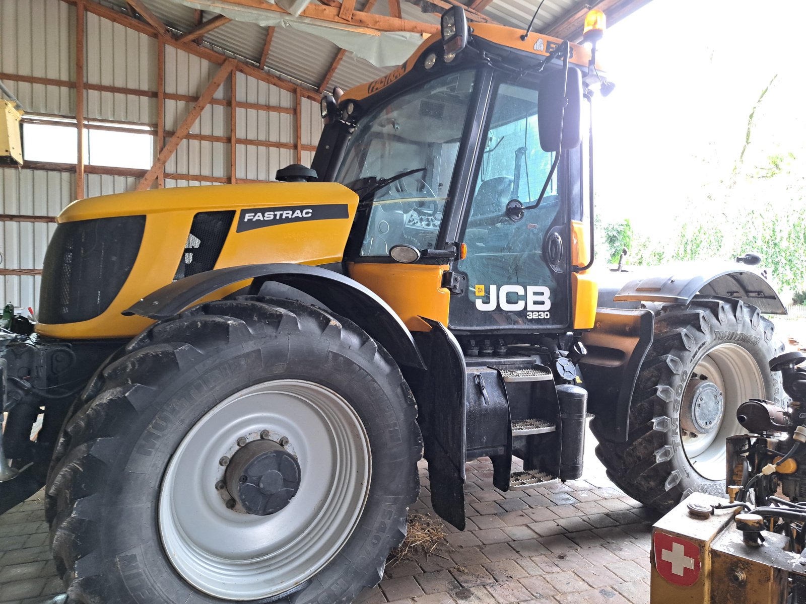 Traktor van het type JCB Fastrac 3230, Gebrauchtmaschine in Burgheim (Foto 1)