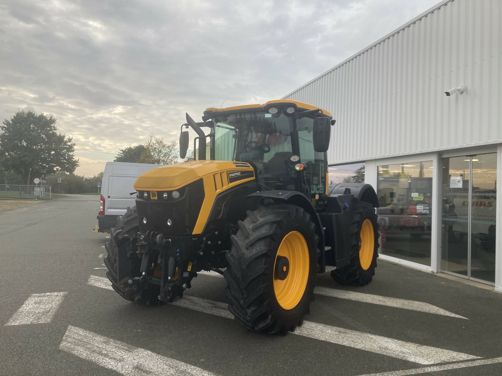 Traktor du type JCB FASTRAC 4190, Gebrauchtmaschine en ST CLEMENT DE LA PLACE (Photo 3)