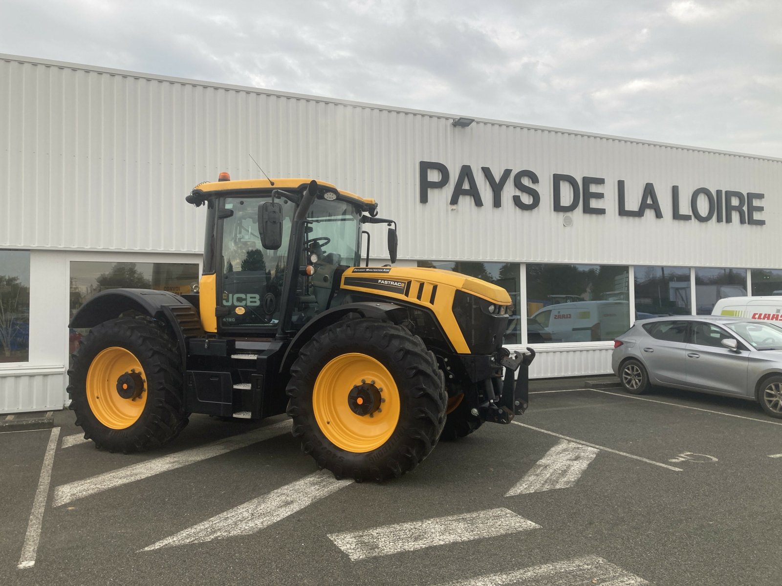 Traktor a típus JCB FASTRAC 4190, Gebrauchtmaschine ekkor: ST CLEMENT DE LA PLACE (Kép 1)