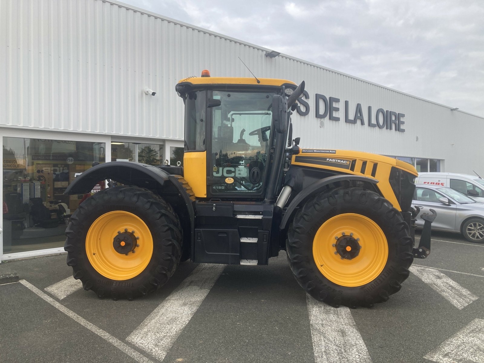 Traktor del tipo JCB FASTRAC 4190, Gebrauchtmaschine In ST CLEMENT DE LA PLACE (Immagine 9)