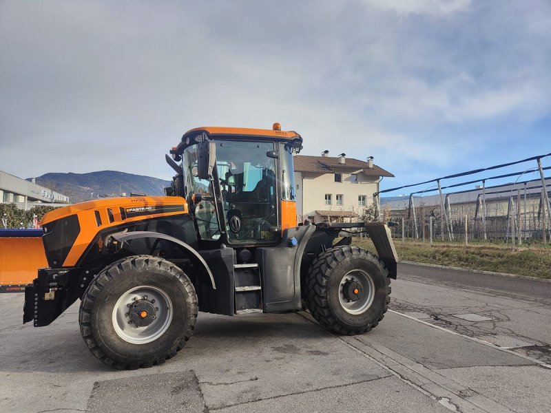 Traktor of the type JCB Fastrac 4220 4WS Utility- GB056, Gebrauchtmaschine in Eppan (BZ) (Picture 1)