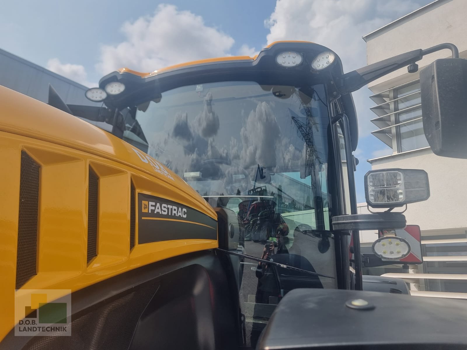 Traktor van het type JCB Fastrac 4220 70 KMH, Gebrauchtmaschine in Regensburg (Foto 10)