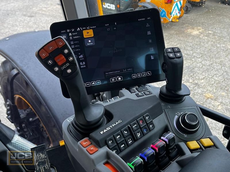 Traktor типа JCB Fastrac 4220 ICON Pro Line (Stufe V), Vorführmaschine в Frechen (Фотография 10)