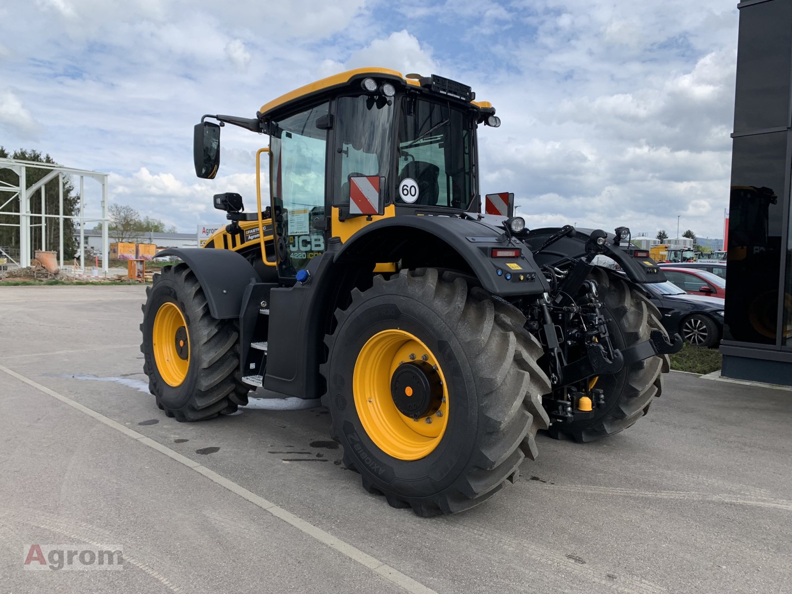 Traktor van het type JCB Fastrac 4220 iCON, Neumaschine in Meißenheim-Kürzell (Foto 3)