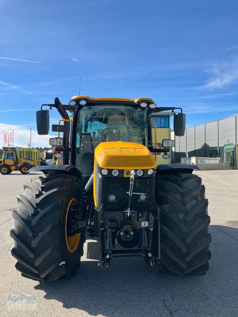 Traktor типа JCB Fastrac 4220 iCON, Gebrauchtmaschine в Kirchdorf (Фотография 1)