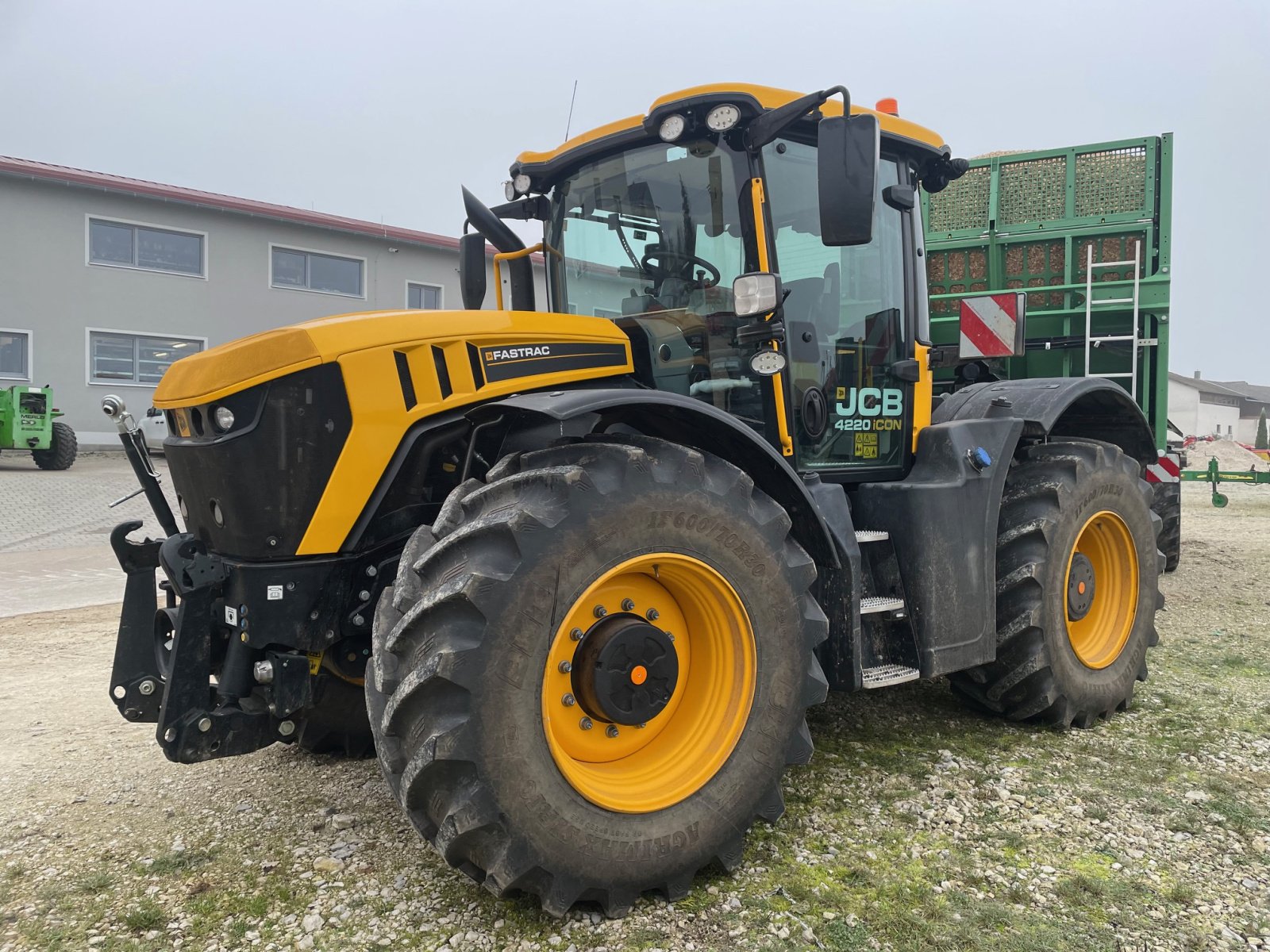 Traktor des Typs JCB Fastrac 4220 ICON, Gebrauchtmaschine in Burglengenfeld (Bild 2)