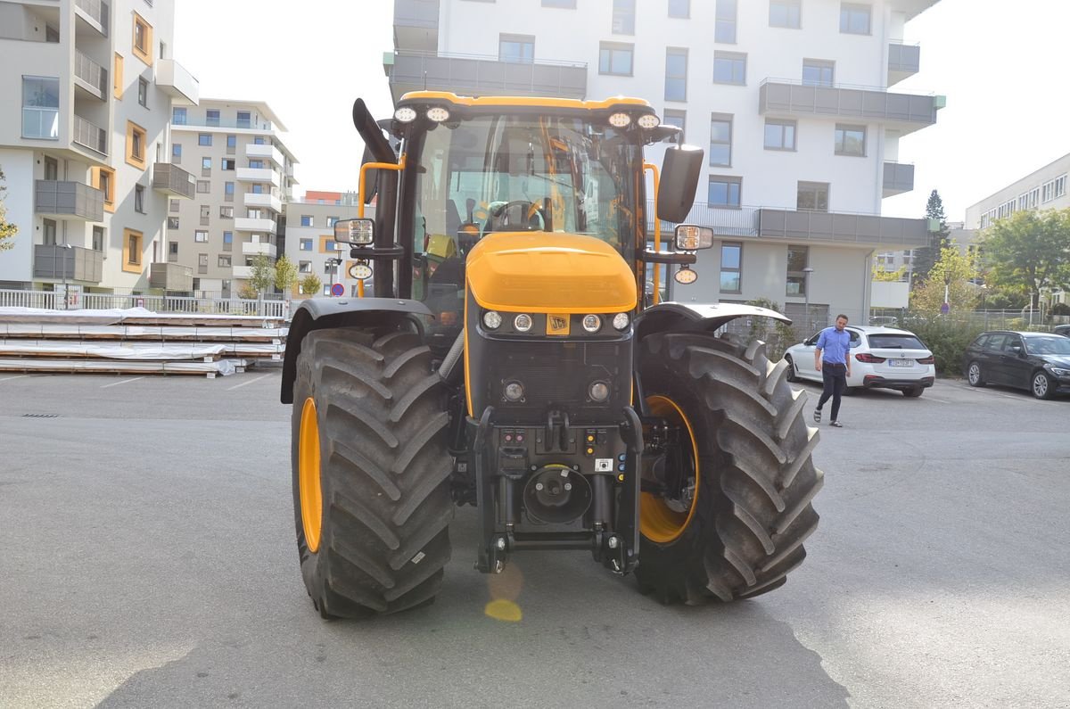 Traktor of the type JCB Fastrac 4220 ICON, Neumaschine in Wien (Picture 3)