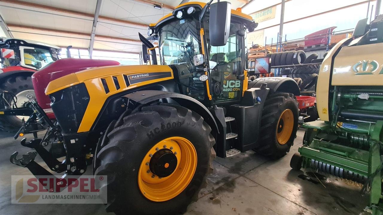 Traktor van het type JCB FASTRAC 4220 ICON, Neumaschine in Groß-Umstadt (Foto 1)