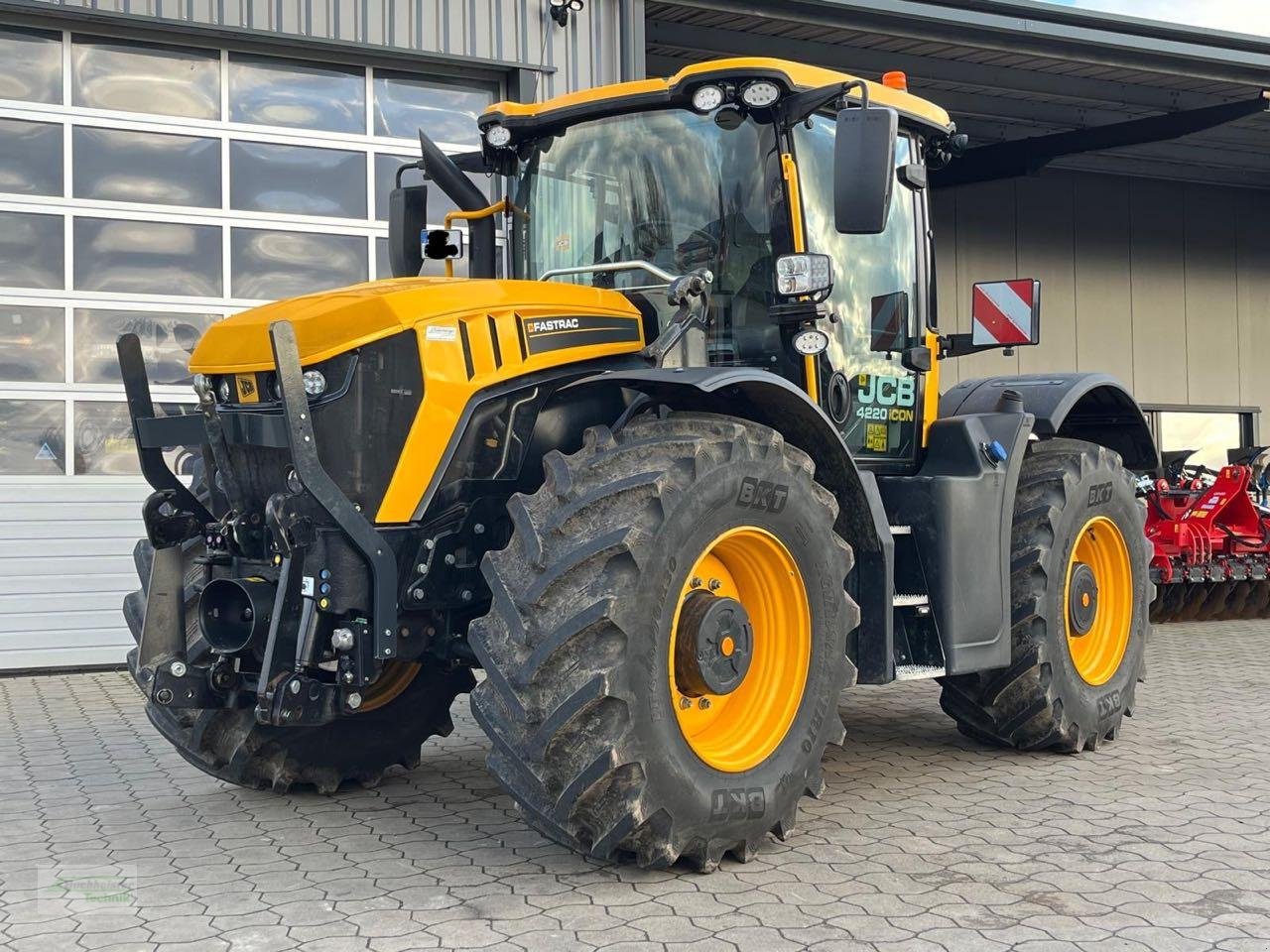 Traktor типа JCB Fastrac 4220 Icon, Gebrauchtmaschine в Coppenbruegge (Фотография 1)