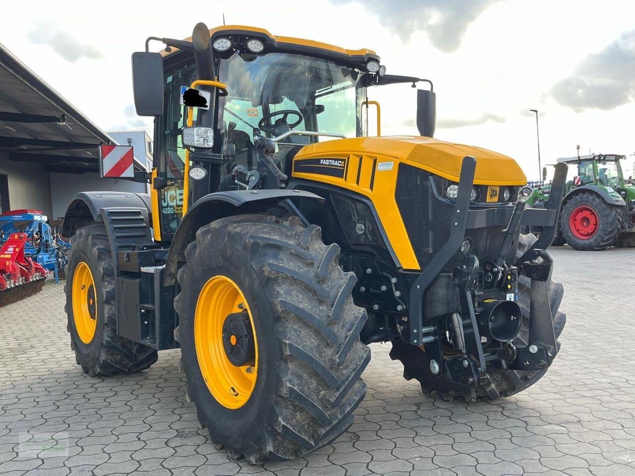 Traktor типа JCB Fastrac 4220 Icon, Gebrauchtmaschine в Coppenbruegge (Фотография 3)