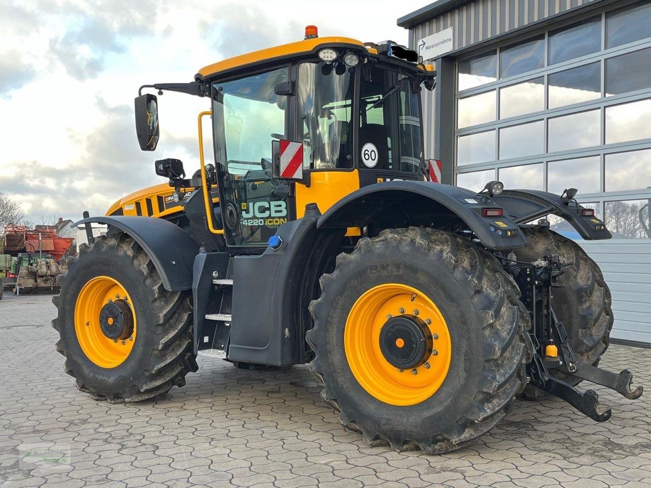 Traktor типа JCB Fastrac 4220 Icon, Gebrauchtmaschine в Coppenbruegge (Фотография 5)