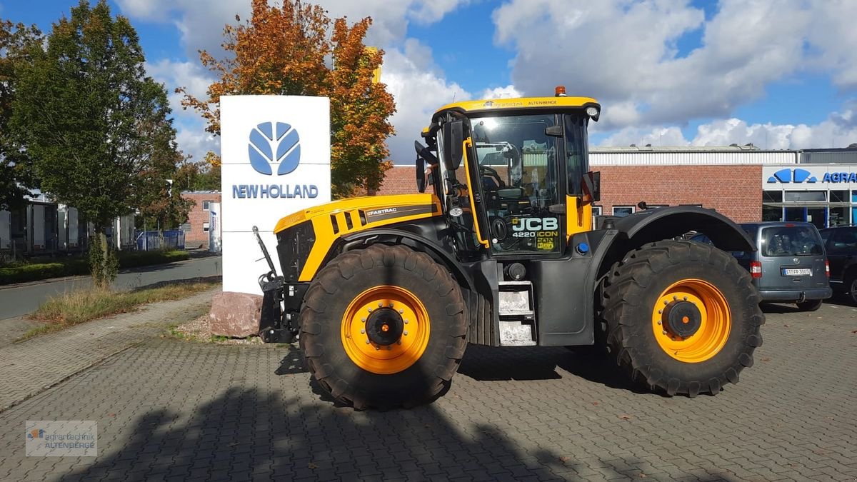 Traktor des Typs JCB Fastrac 4220 iCON, Vorführmaschine in Altenberge (Bild 2)