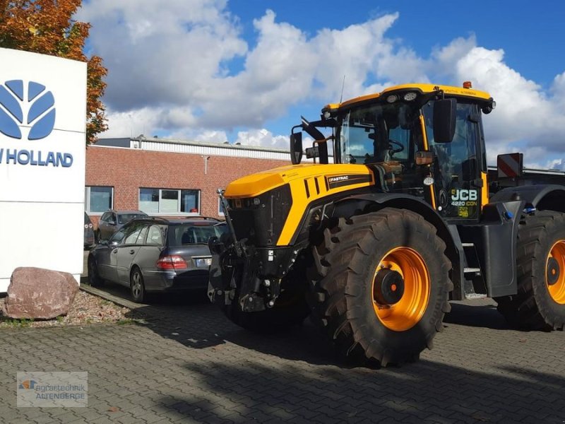 Traktor of the type JCB Fastrac 4220 iCON, Vorführmaschine in Altenberge (Picture 1)