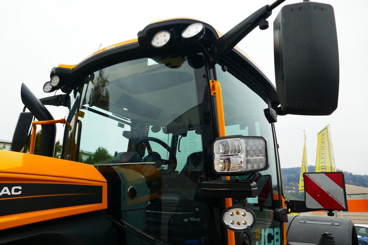 Traktor of the type JCB Fastrac 4220 iCON, Gebrauchtmaschine in Villach (Picture 14)