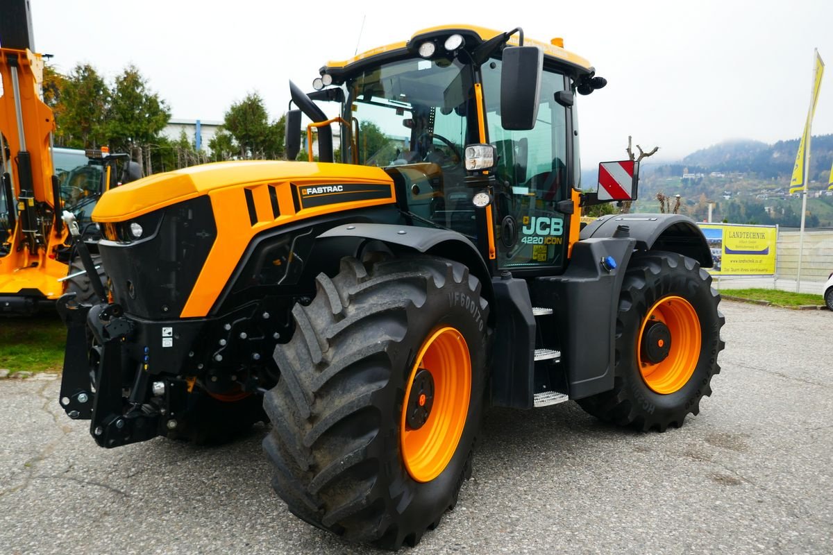 Traktor Türe ait JCB Fastrac 4220 iCON, Gebrauchtmaschine içinde Villach (resim 1)