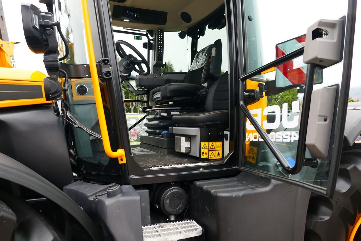 Traktor of the type JCB Fastrac 4220 iCON, Gebrauchtmaschine in Villach (Picture 13)