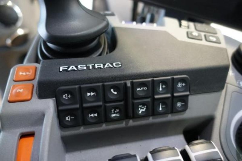 Traktor du type JCB Fastrac 4220 Icone, Gebrauchtmaschine en Sorée (Photo 11)