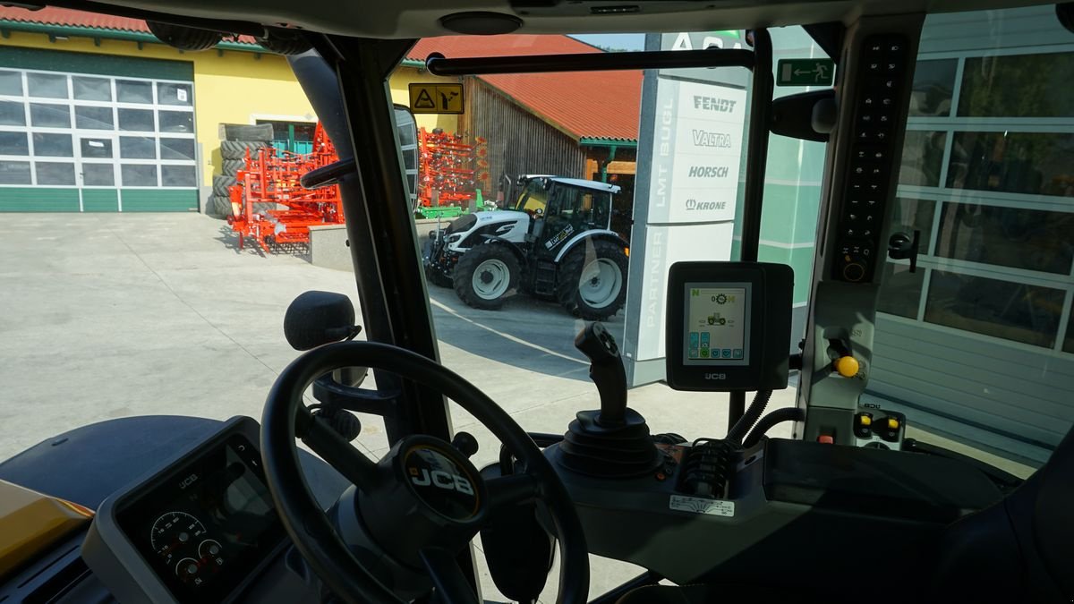 Traktor van het type JCB Fastrac 4220 Miettraktor, Mietmaschine in Hürm (Foto 12)