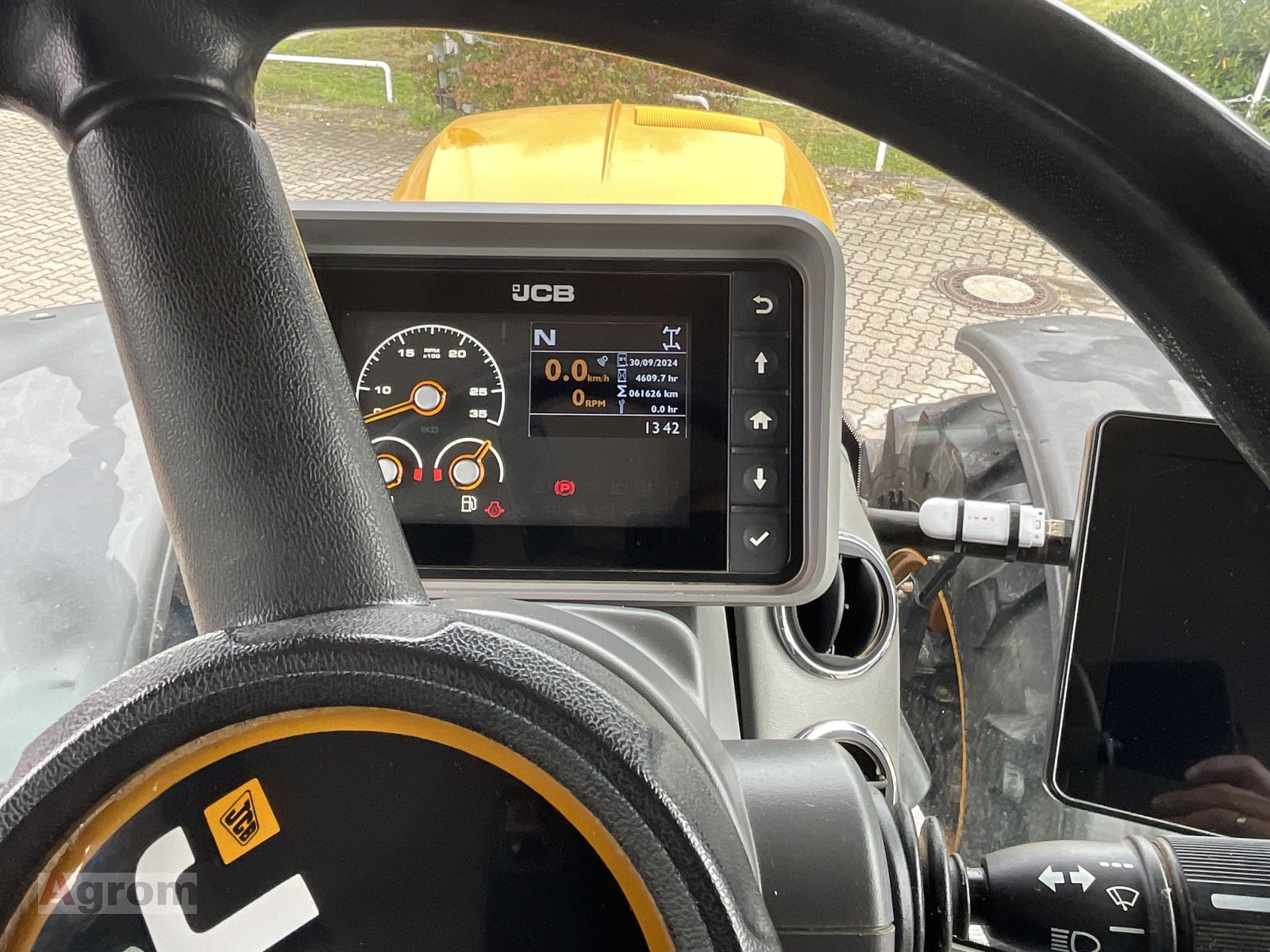 Traktor van het type JCB Fastrac 4220 mit Lenksystem RTK, Gebrauchtmaschine in Harthausen (Foto 12)