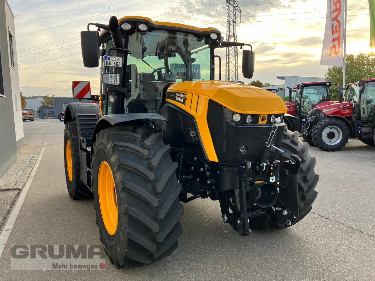 Traktor des Typs JCB Fastrac 4220 V-Tronic 65 km/h, Vorführmaschine in Germaringen (Bild 2)