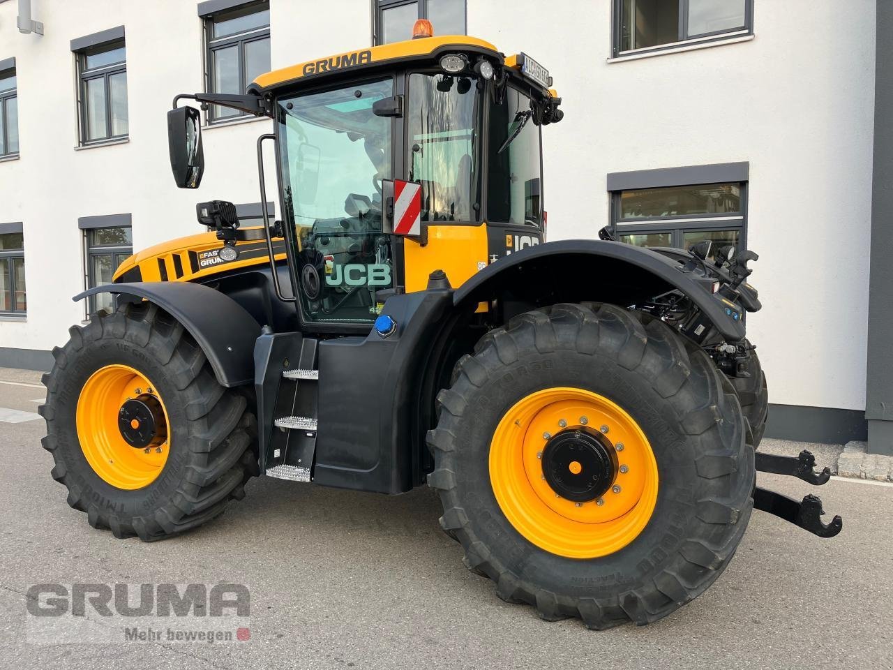 Traktor des Typs JCB Fastrac 4220 V-Tronic 65 km/h, Vorführmaschine in Germaringen (Bild 4)